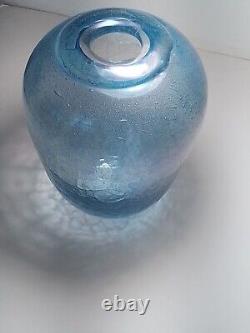 Vase Leon Applebaum, Verre Soufflé, Bleu Lumière Opalescente, Signé 6 1/2 Pouces de Hauteur