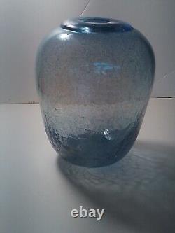 Vase Leon Applebaum, Verre Soufflé, Bleu Lumière Opalescente, Signé 6 1/2 Pouces de Hauteur