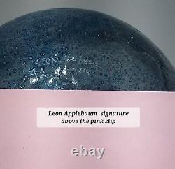 Vase Leon Applebaum, Verre Soufflé, Bleu Lumière Opalescente, Signé 6 1/2 Pouces de Hauteur