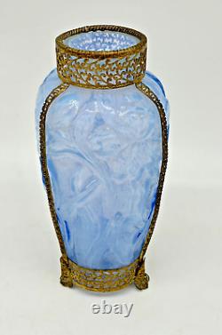 Vase Martelé en verre opalescent Consolidated Phoenix monté en ormolu Jonquille 8