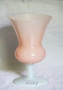 Vase Médicis en opaline rose italienne vintage Italie 8.3in socle opalescent blanc