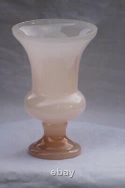 Vase Médicis en verre opaline rose clair italien vintage de 14 cm (5,5 pouces) de Murano