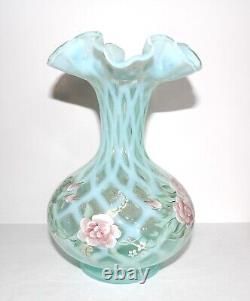 Vase Trellis #217 en Opaline peint à la main S. Smith Blush Rose Lovey 1996 Fenton