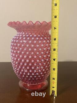 Vase VHTF Fenton en opaline cranberry avec motif en alvéoles 7,5 pouces et bordure en croûte de tarte non marquée