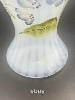 Vase Vtg Fenton en opalescent français à rayures optiques, peint à la main, signé 'Forget Me Not'