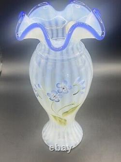 Vase Vtg Fenton en opalescent français à rayures optiques, peint à la main, signé 'Forget Me Not'