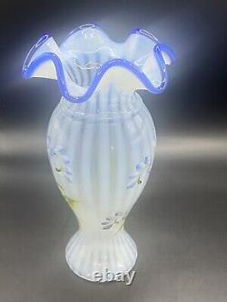 Vase Vtg Fenton en opalescent français à rayures optiques, peint à la main, signé 'Forget Me Not'