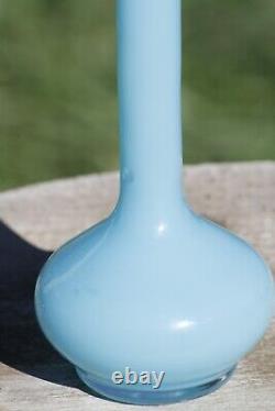 Vase à bourgeon en opaline bleue italienne vintage des années 70 20cm 7.8in Empoli
