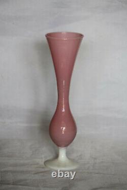 Vase à fleurs en opaline rose italienne vintage, Italie, 21cm, base opalescente blanche