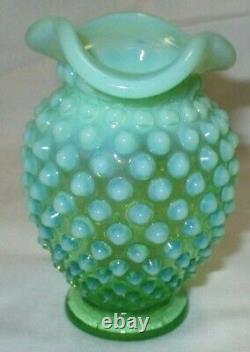 Vase à fleurs en verre d'art opalescent vert Fenton Hobnail Vintage Antique en parfait état