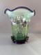 Vase à Retournement En Verre Opale Vert Fenton Avec Iris Violet Et Base - Série De Présentation Des Designers