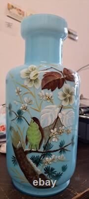 Vase antique Art Nouveau large en opaline bleue en forme d'oiseau et de fleurs blanches
