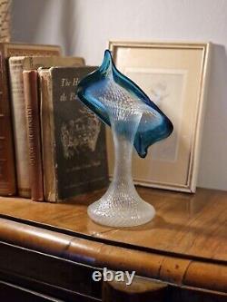 Vase antique victorienne opalescent à motif matelassé 'Jack in the Pulpit' de Stourbridge