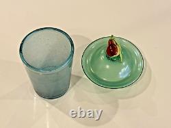 Vase couvert en verre d'art en soie opaline Steuben antique avec un sommet en forme de fruit