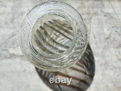 Vase d'art en verre opalescent rayé