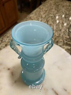 Vase de style trophée en verre opalin bleu Kralik Art, Tchécoslovaquie