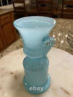 Vase de style trophée en verre opalin bleu Kralik Art, Tchécoslovaquie
