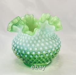 Vase en forme de rose en opaline vert lime Fenton Hobnail de 6 pouces rare et en parfait état