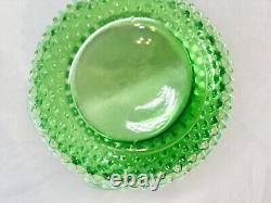 Vase en forme de rose en opaline vert lime Fenton Hobnail de 6 pouces rare et en parfait état