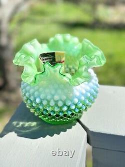 Vase en forme de rose en opaline vert lime Fenton Hobnail de 6 pouces rare et en parfait état