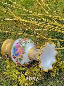 Vase en opaline Baccarat du 19ème siècle, fabuleux fleurs et décor doré