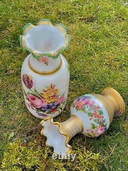 Vase en opaline Baccarat du 19ème siècle, fabuleux fleurs et décor doré