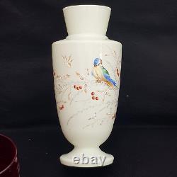 Vase en opaline Harrach bohémien peint avec un mésange bleu et de l'uranium