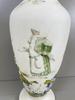 Vase en opaline bohémienne de style Moser antique sur piédestal en verre calice au centre