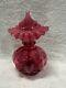 Vase En Opaline Cranberry De Fenton Avec Motif En Forme De Cœur, Perles Optiques Et Melon Jack In The Pulpit