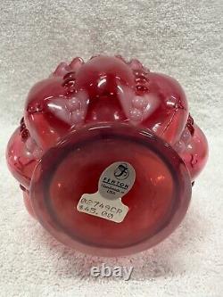 Vase en opaline cranberry de Fenton avec motif en forme de cœur, perles optiques et melon Jack in the Pulpit