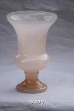 Vase en opaline rose clair italienne vintage de Médicis en verre 14cm 5.5in Murano