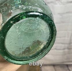Vase en verre FENTON ancien de couleur vert brume de mer opalescent et iridescent, de style craquelé, étiqueté.