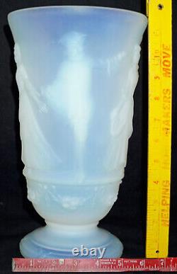 Vase en verre art opalescent large Musicien et Danseurs France Menuet Etling Sabino