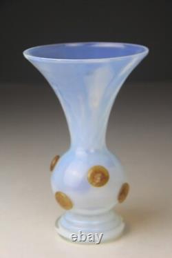 Vase en verre art opalin blanc vintage