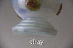 Vase en verre art opalin blanc vintage