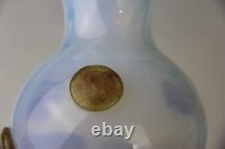 Vase en verre art opalin blanc vintage