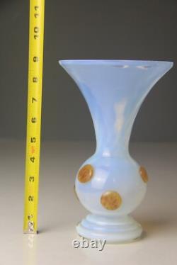 Vase en verre art opalin blanc vintage