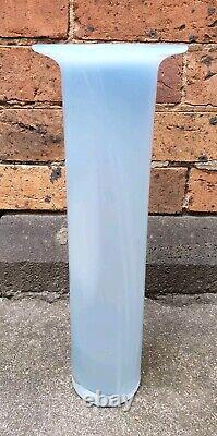 Vase en verre artistique australien époustouflant signé Richard Morrell en opaline bleue