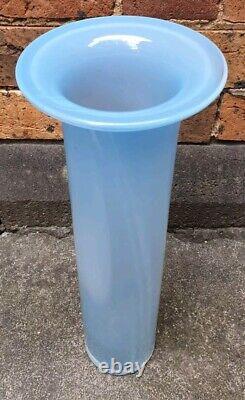Vase en verre artistique australien époustouflant signé Richard Morrell en opaline bleue