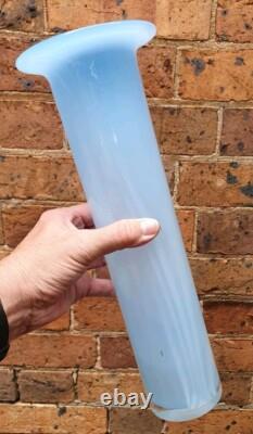 Vase en verre artistique australien époustouflant signé Richard Morrell en opaline bleue