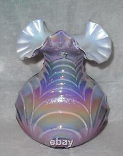 Vase en verre ciselé irisé opalescent FENTON Lavender Drapery 7,75 neuf de stock ancien