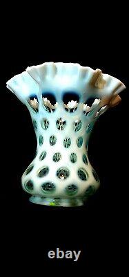 Vase en verre d'art Fenton Blue Opalescent Coin Dot à bordure festonnée 8 grand 1947-1955