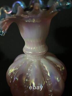 Vase en verre d'art Fenton opalescent/iridescent à volants en melon perlé tiré 7 -1988