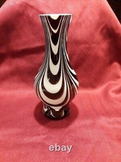 Vase en verre d'art chinois Opaline MCM rare par Maple Leaf FY Dandong Glass Co. Ltd