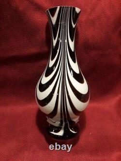 Vase en verre d'art chinois Opaline MCM rare par Maple Leaf FY Dandong Glass Co. Ltd