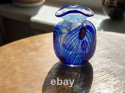 Vase en verre d'art de Murano du milieu du siècle, opalescent, aqua, soufflé en studio.