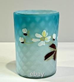 Vase en verre d'art opalescent bleu clair vintage Fenton satiné à motif diamant matelassé