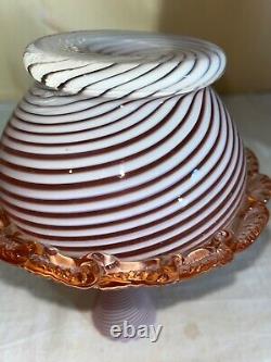 Vase en verre d'art opalescent de canneberges Stevens & Williams - Rigaree - Victoria.