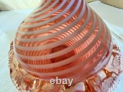 Vase en verre d'art opalescent de canneberges Stevens & Williams - Rigaree - Victoria.