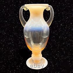 Vase en verre d'art opalescent rose pêche avec poignées - Verre tchèque vintage 10T 5W